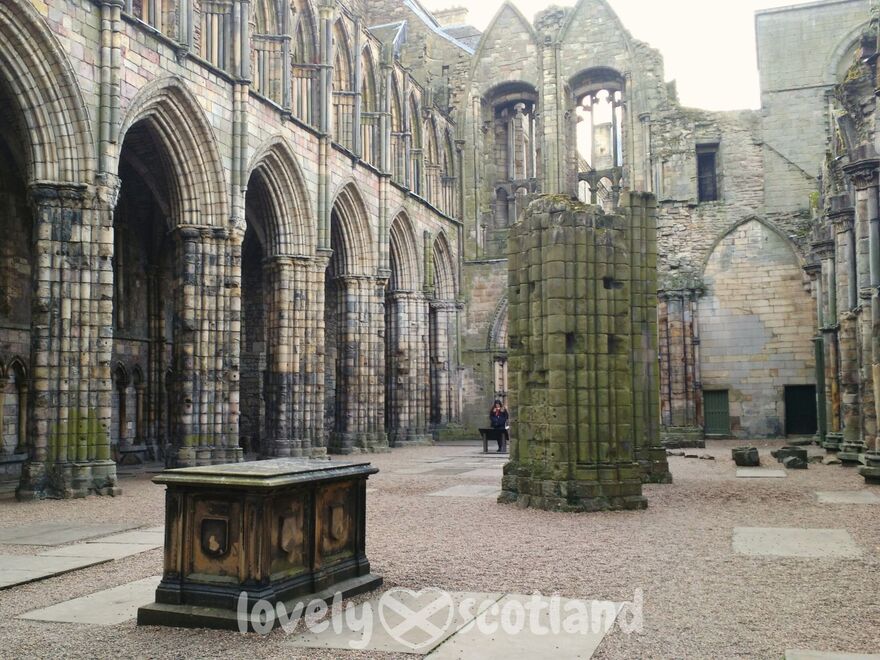 Abbaye de Holyrood en ruines près du palais de Holyroodhouse à Édimbourg