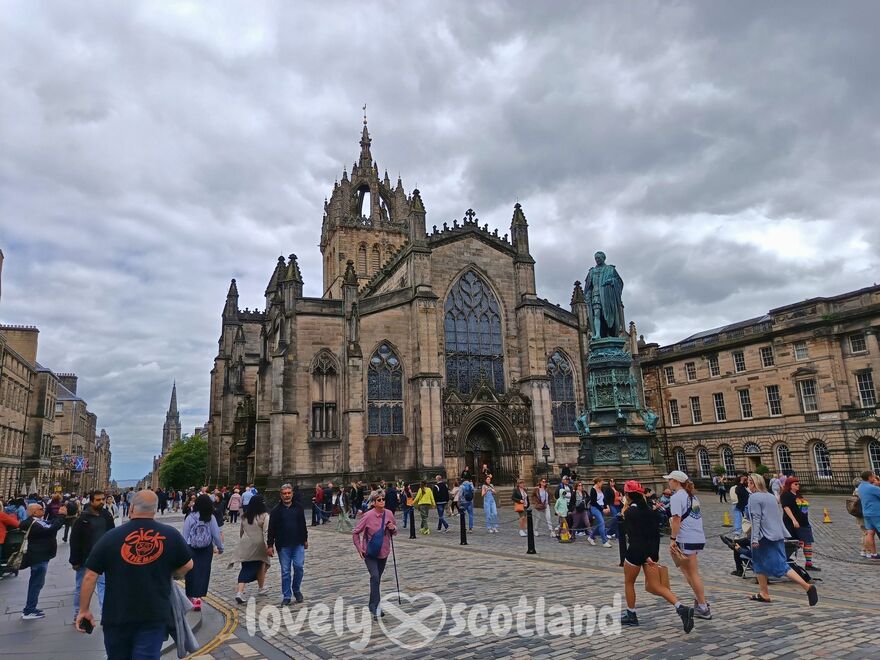 St. Giles' Cathedral exterior on the Royal Mile in Edinburgh
