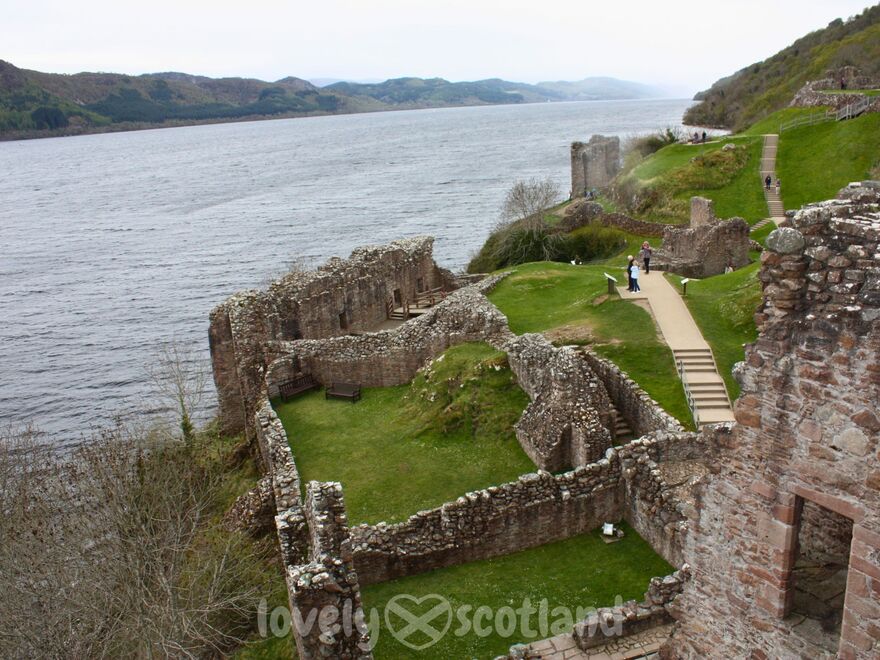 Loch Ness visto desde las ruinas del castillo de Urquhart